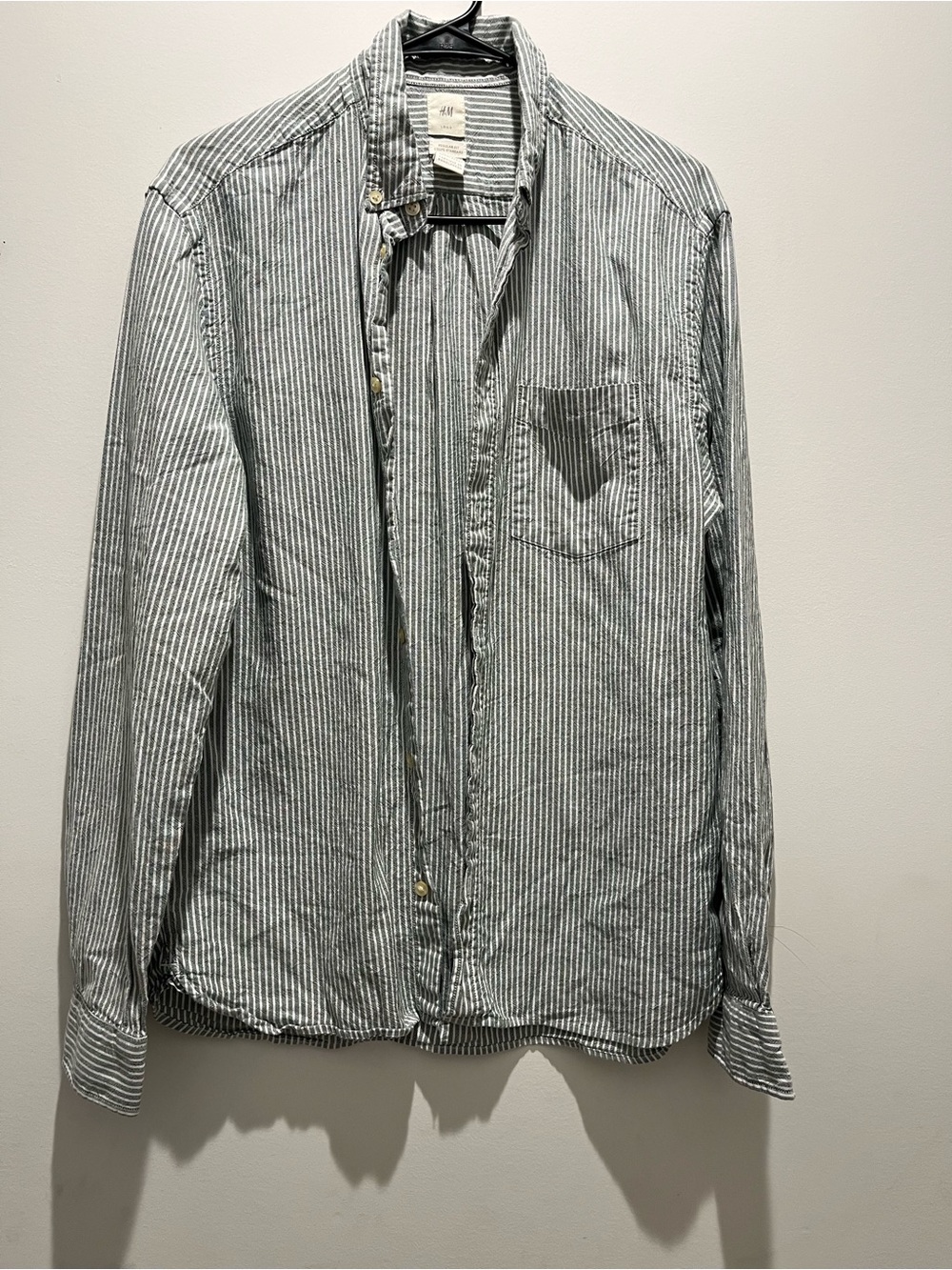 H&M Men's Green and White Thin-Strip Button-Down Shirt